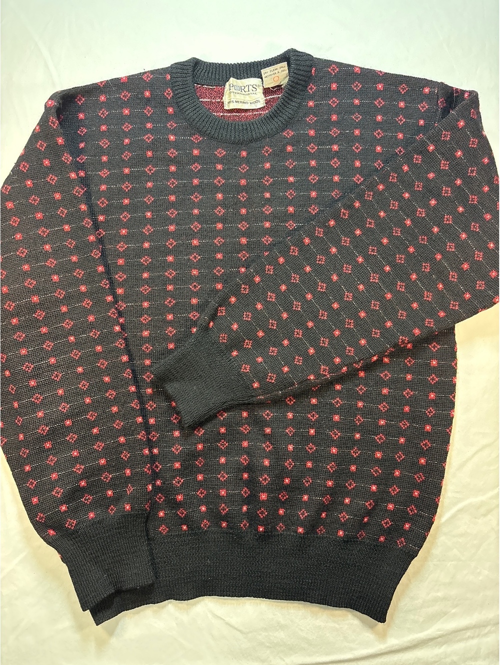 Ports International %100 Merino Wool Pure Virgin Wool Made in Hong Kong Mens L